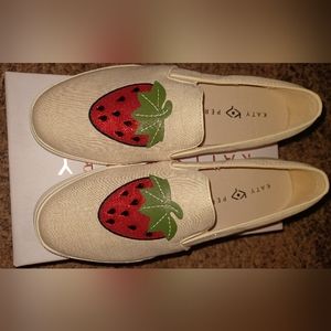 Katy Perry Canvas Strawberry Shoes Size 8.5